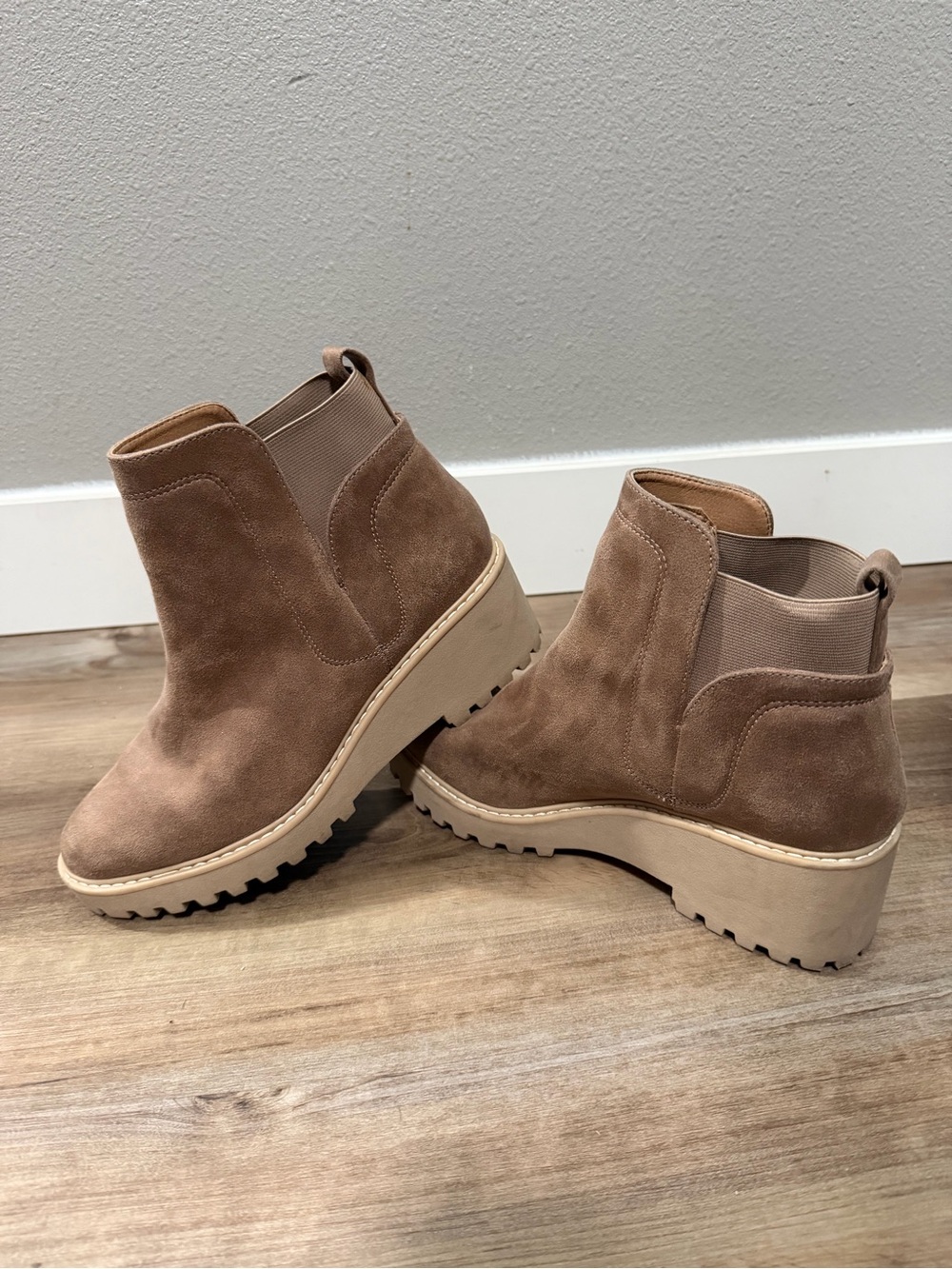 DV Dolce Vita Rango Wedge Chelsea Bootie Taupe Suede - Women's Size 9.5